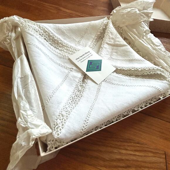 Vintage Irish Linen Tablecloth & Napkins with Crochet Lace Border - Picture 15 of 16